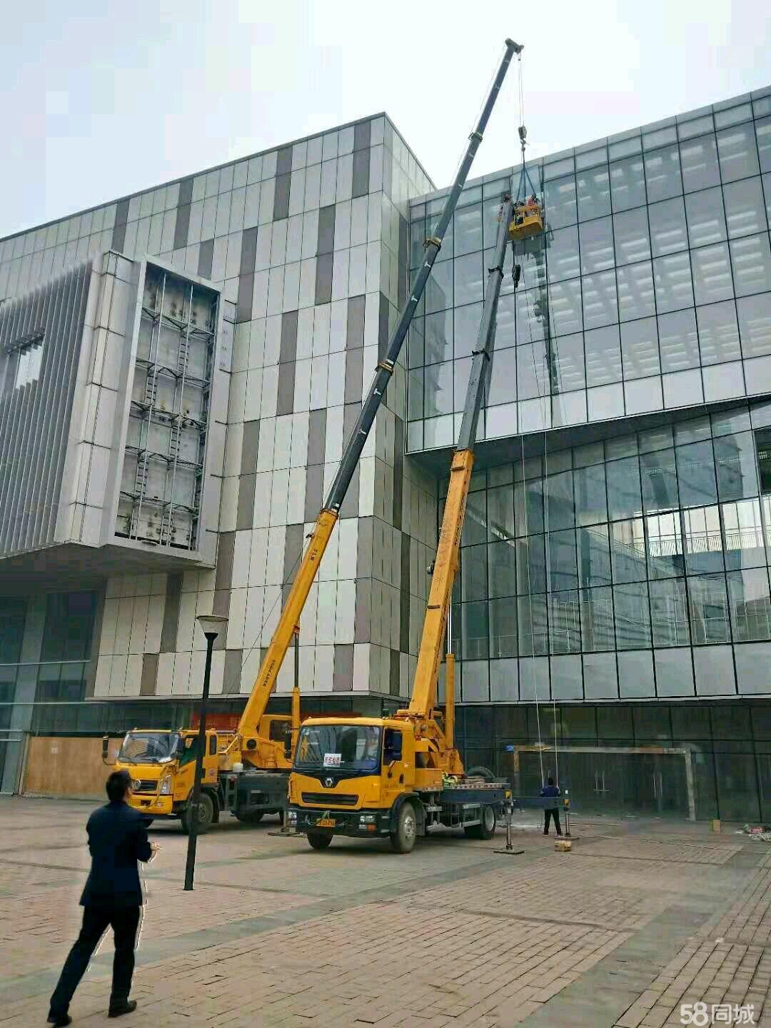 番禺區(qū)外墻安裝玻璃安全快捷,已順利完工,專業(yè)高空吊車,吊籃車出租